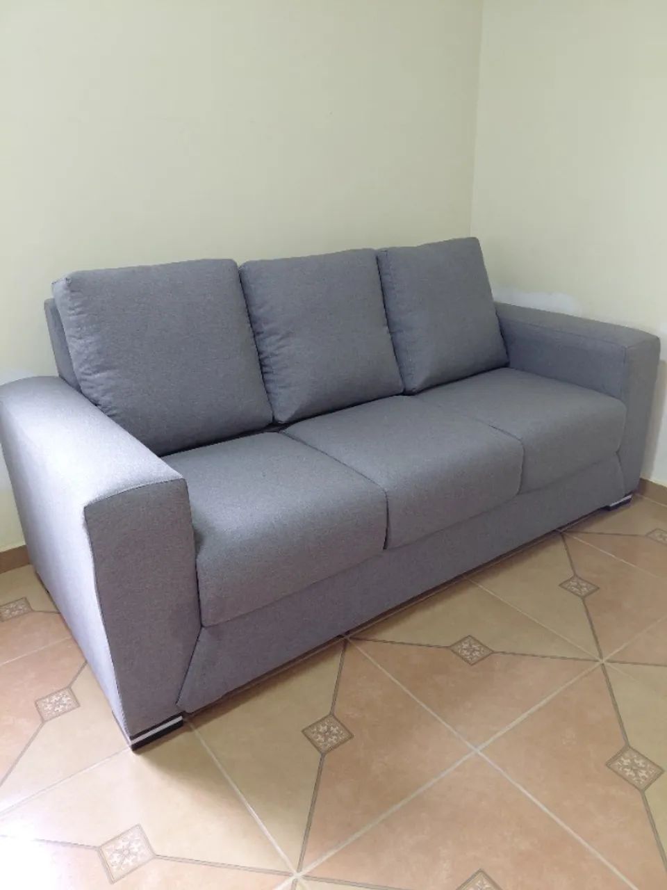 Sofá 3 lugares, em linho, novo!