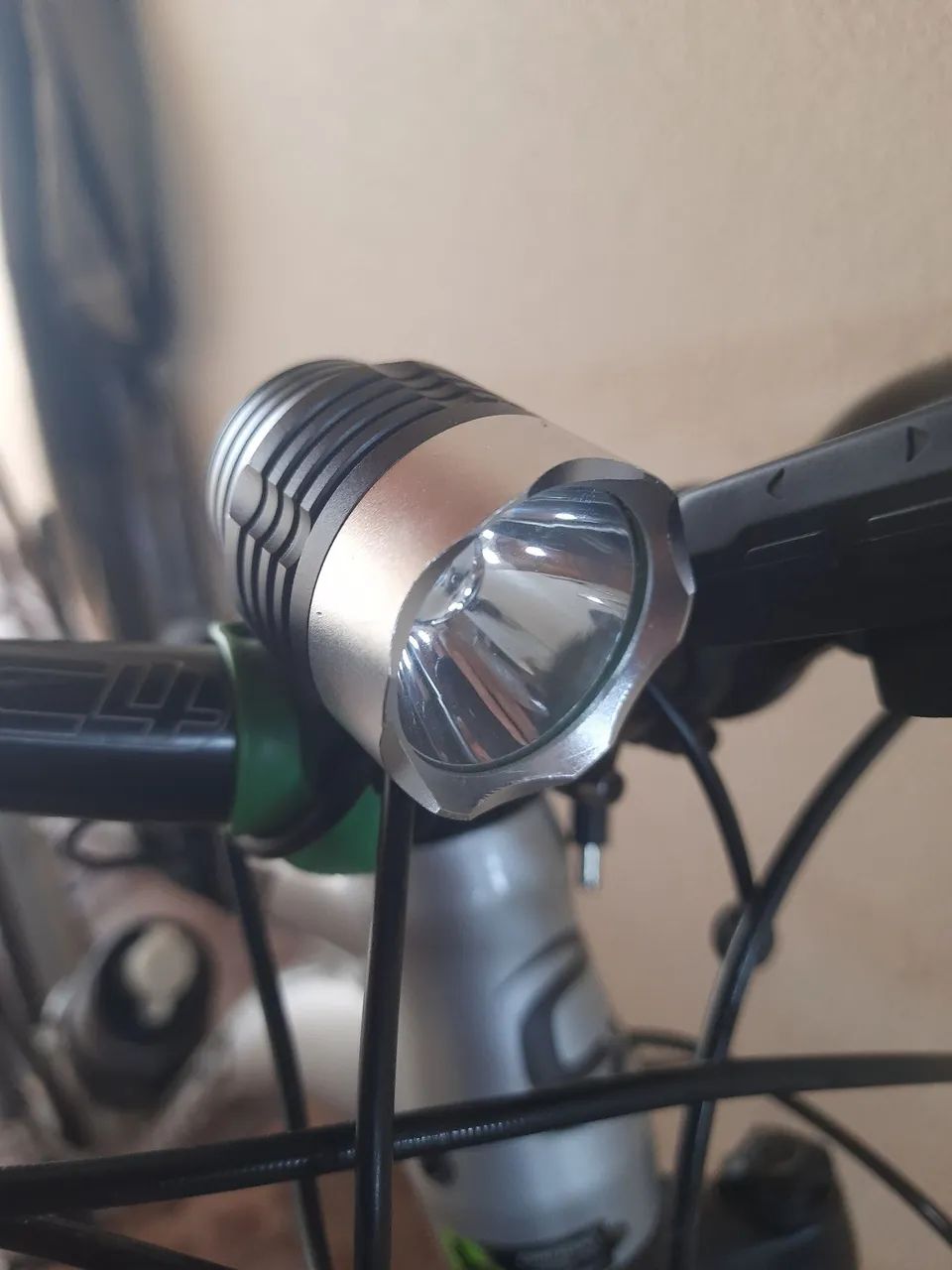 Farol de bicicleta forte - Foto 5
