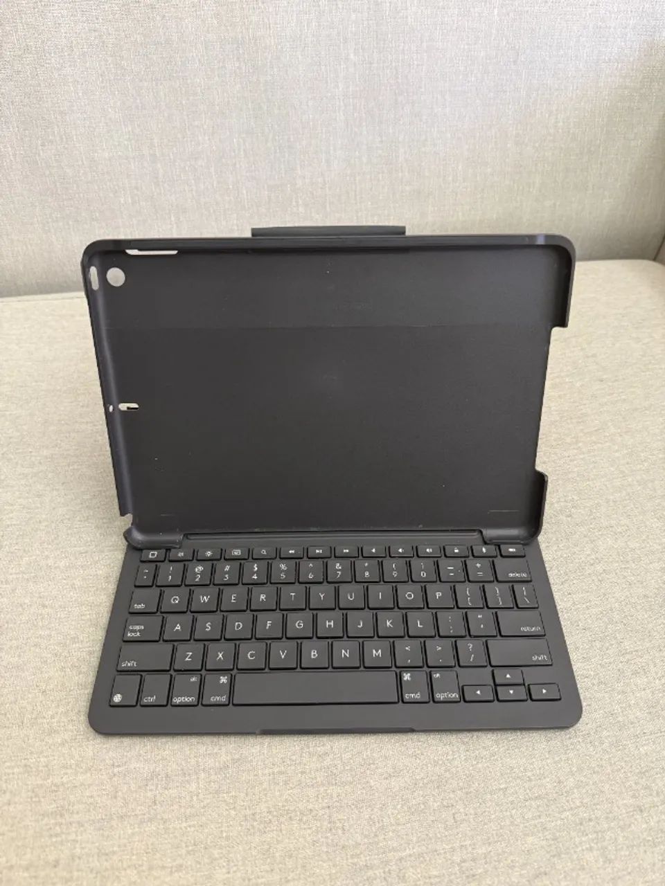 iPad 8ª Geração 128GB + Caneta Logitech Crayon + Capa teclado Logitech + capa simples - Foto 2