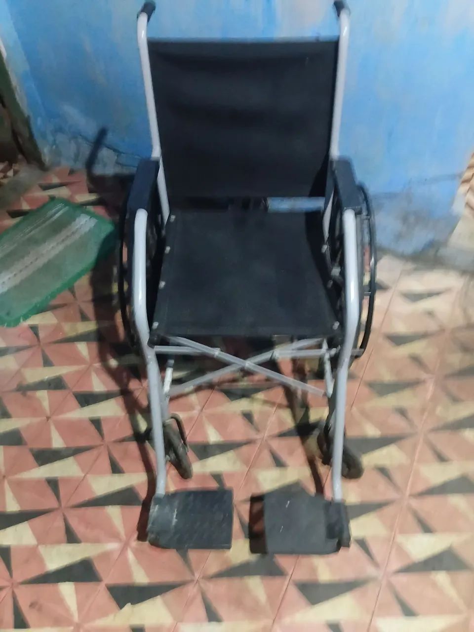 CADEIRA DE RODAS POUCO USADA - Foto 2