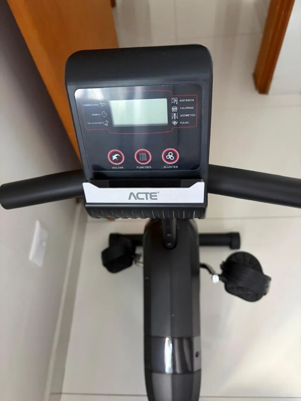 Bicicleta Ergométrica Reclinada com Visor Digital (Ótimo Estado) - Foto 4