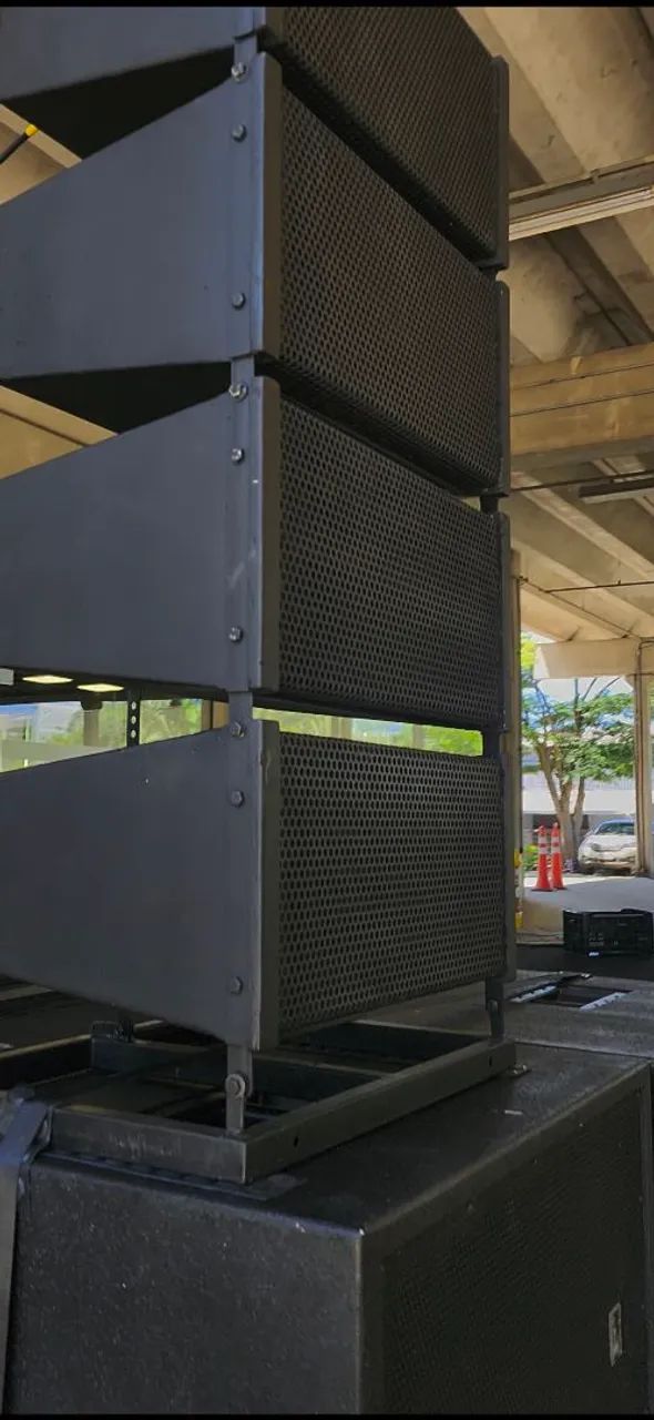 8 caixas de som Line array 10 pol