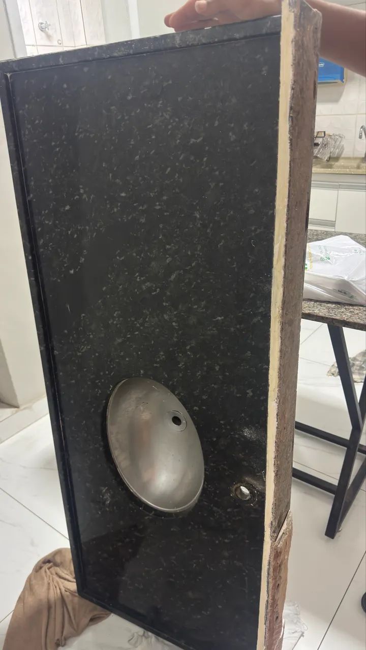 Bancada de mármore com pia inox 