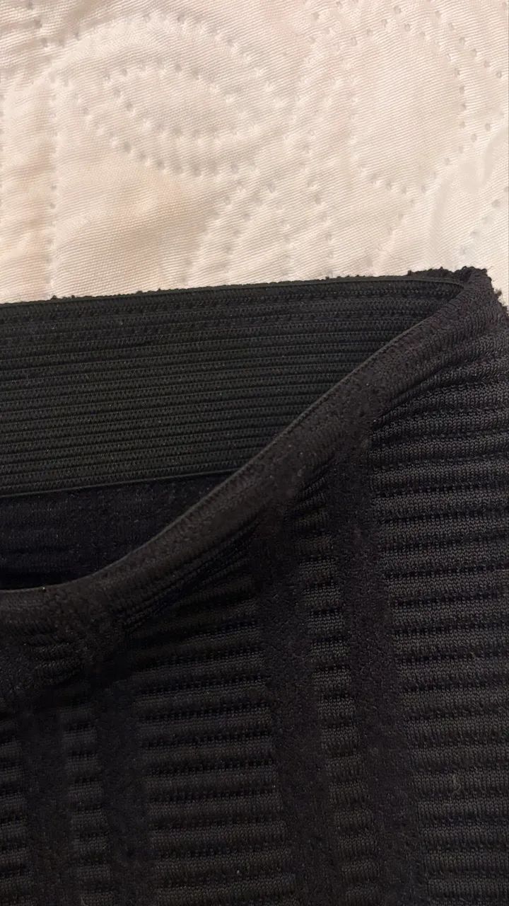 Saia lápis preta com elástico e zíper H&M - Foto 5