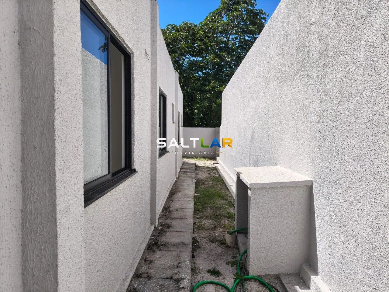 Casa plana com arquitetura moderna e pé direito elevado - Lagoa Redonda - Foto 5