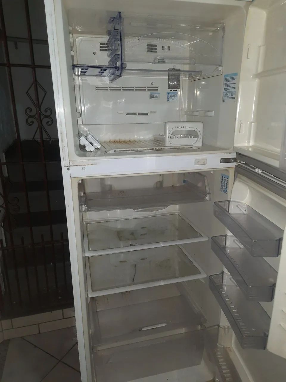 Geladeira com defeito - Foto 3
