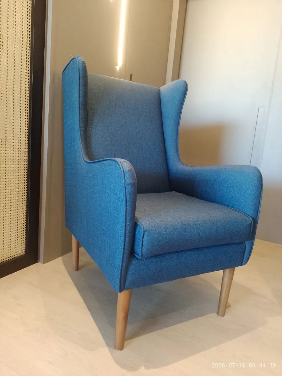 Poltrona estilo contemporâneo 