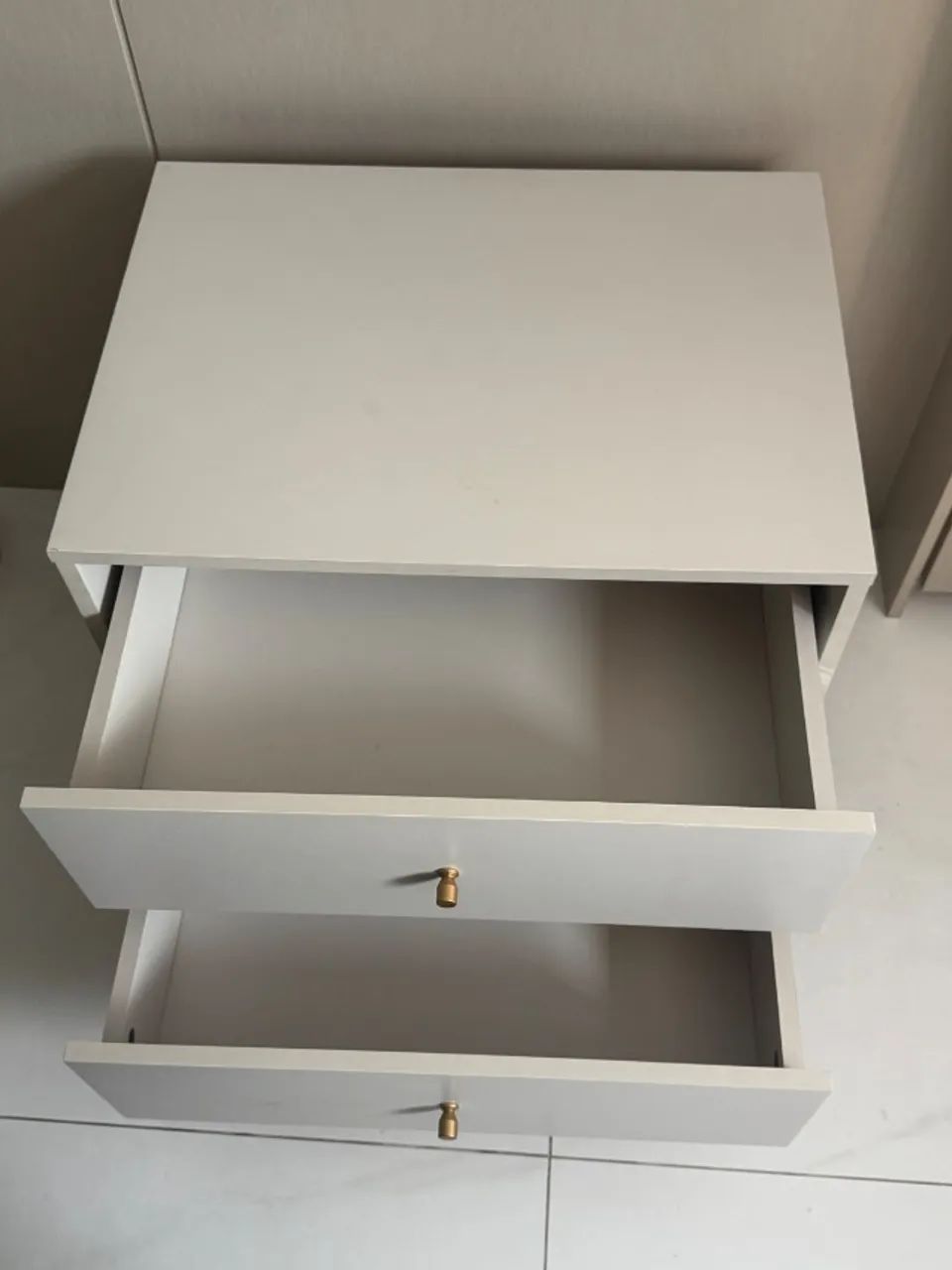 Mesa de cabeceira gaveteiro fendi - Foto 2