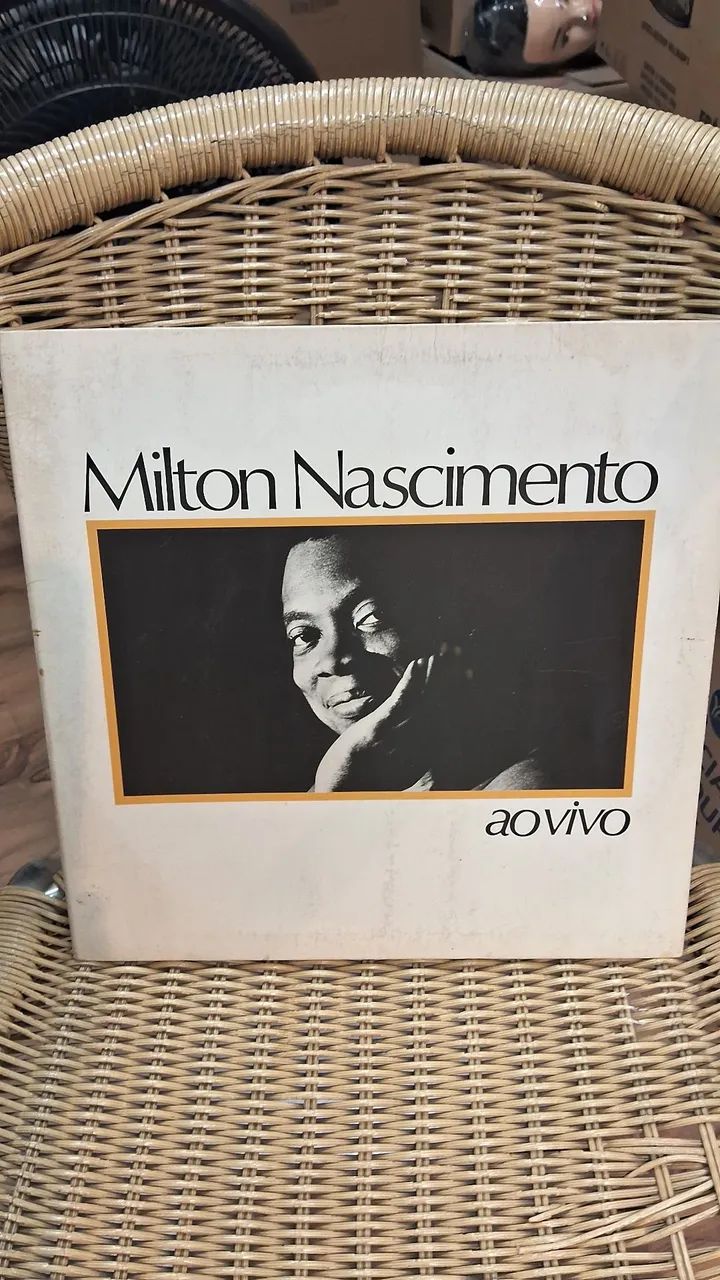 vinil clássico do Milton Nascimento, intitulado "Ao Vivo", 