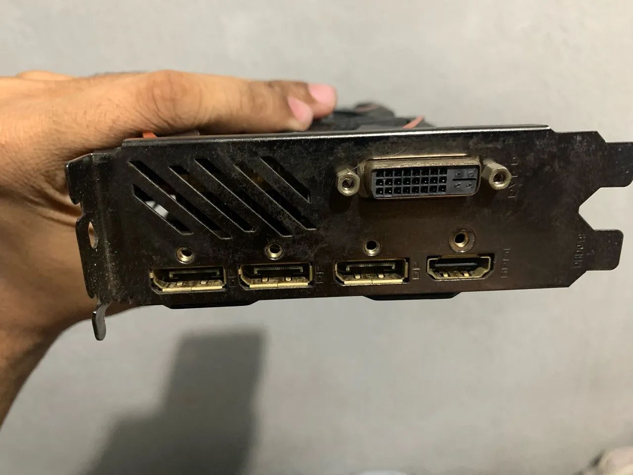 Placa de Vídeo Rx 570 4gb da Gigabyte, funcionando perfeitamente. - Foto 4