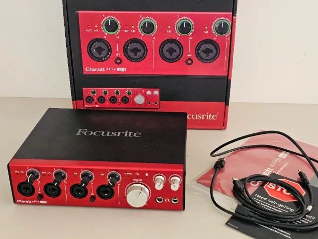Interface Focusrite Clarett 4Pre  zera na caixa com cabos e manuais