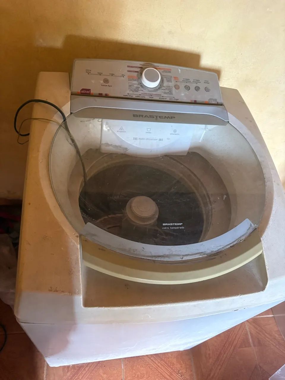 MÁQUINA DE LAVAR FUNCIONANDO