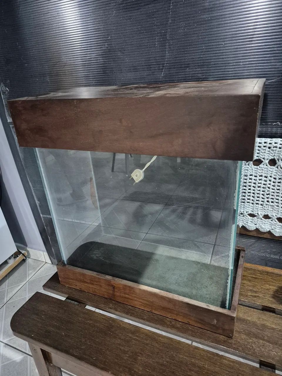 Aquário 40L com fundo e tampa em madeira - Foto 2
