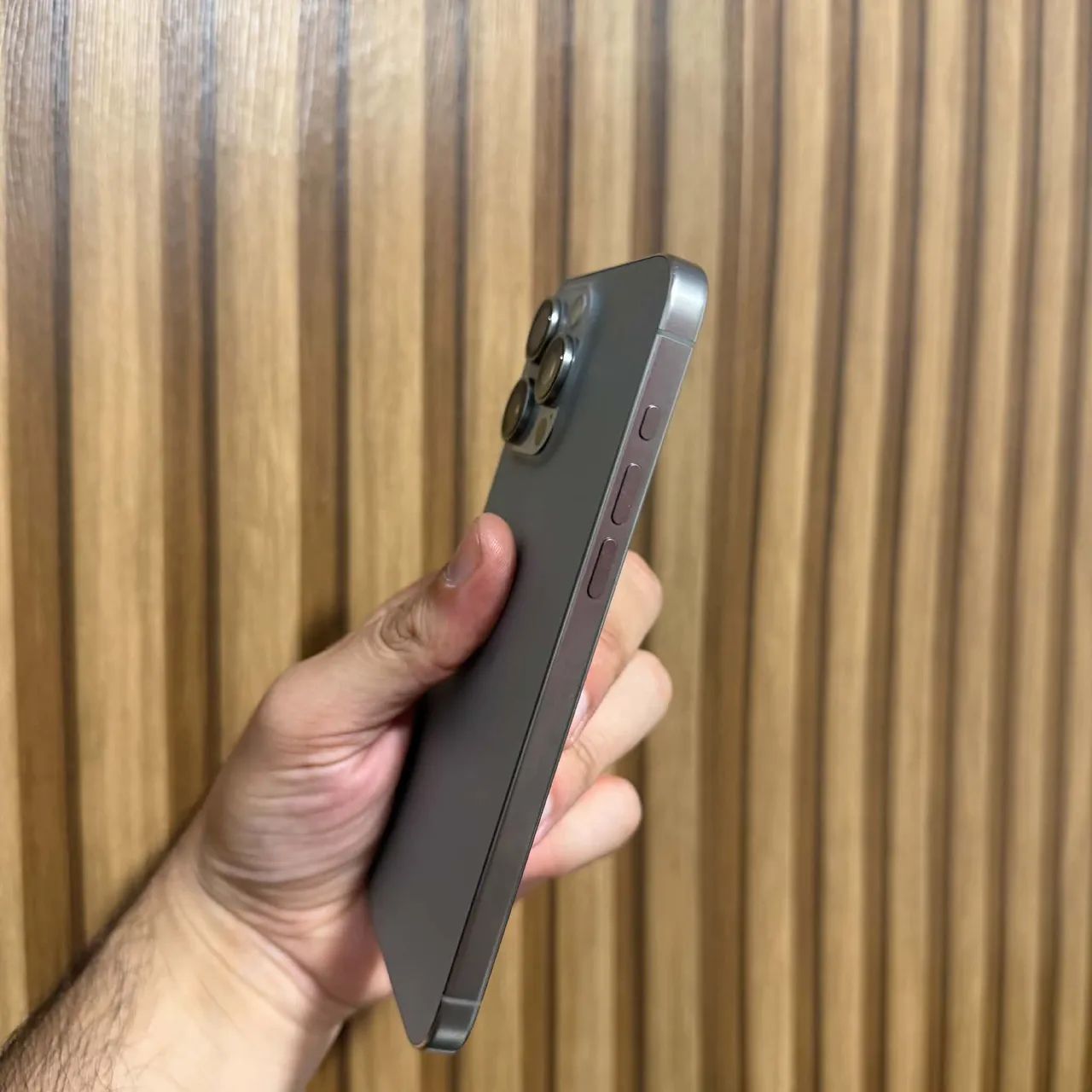 iPhone 15 Pro Max 256GB sem detalhe, com nota e carregador. - Foto 3