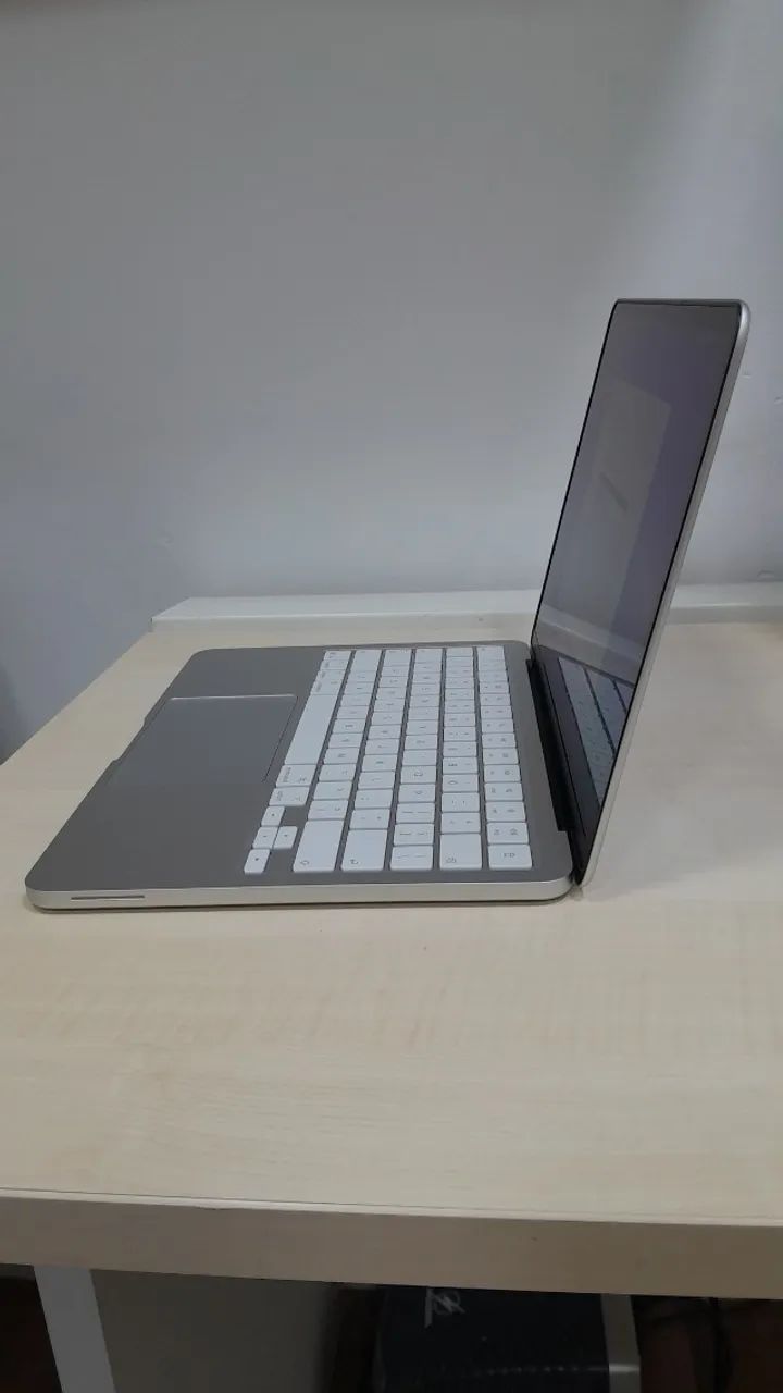 Macbook Neo prateado - Foto 3