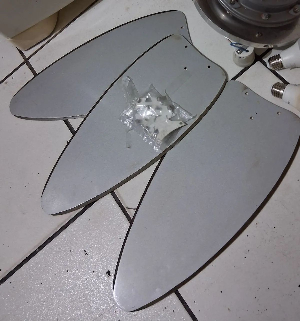Vendo 1 Ventilador de Teto C/ Preço Incrível! (ver preço) - Foto 2