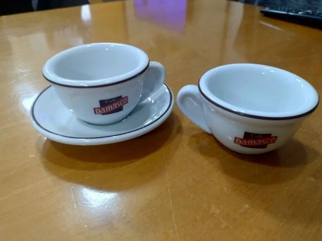 Kit de Xícaras - Jogo Peças - Damasco: 4 unidades e 1 Pires