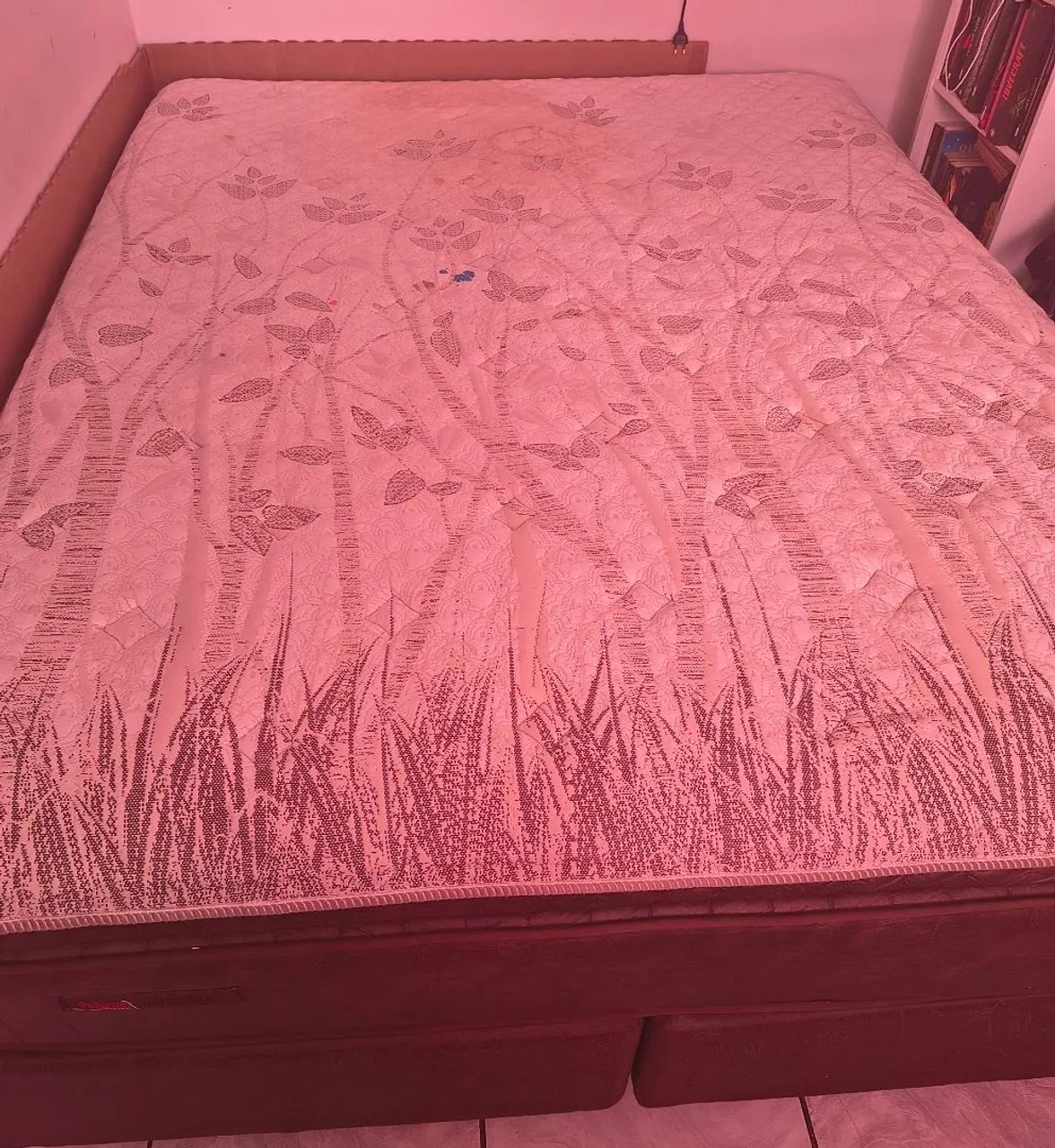 CAMA QUEEN (Colchão e Duas bases)