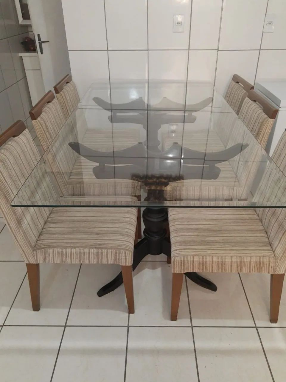 Mesa de vidro com 6 cadeiras  - Foto 2