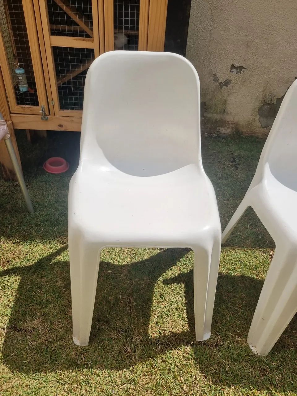 Conjunto de Cadeiras de Plástico branco - Foto 3