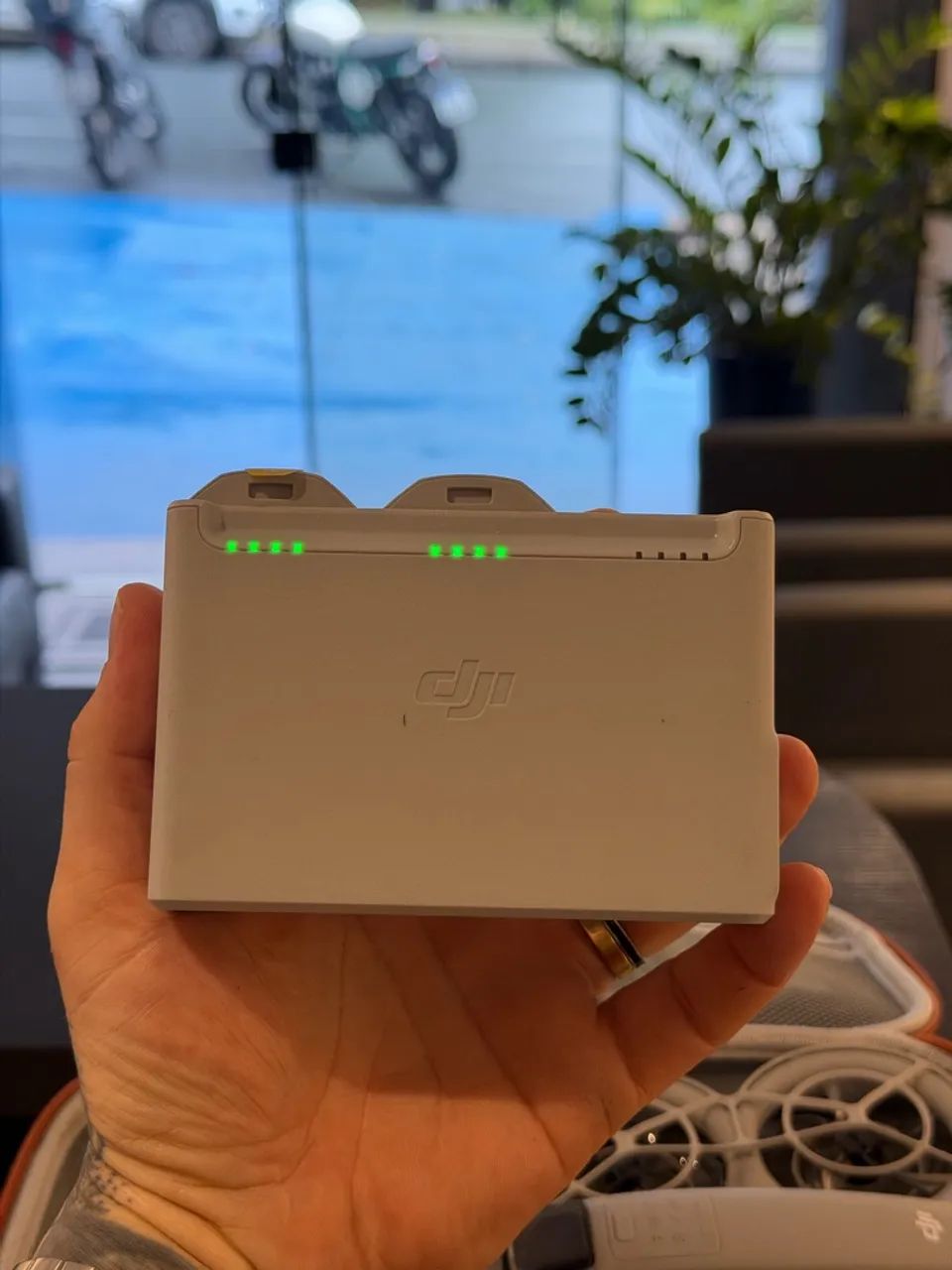 Drone dji neo completo com case, rádio e baterias - Foto 4