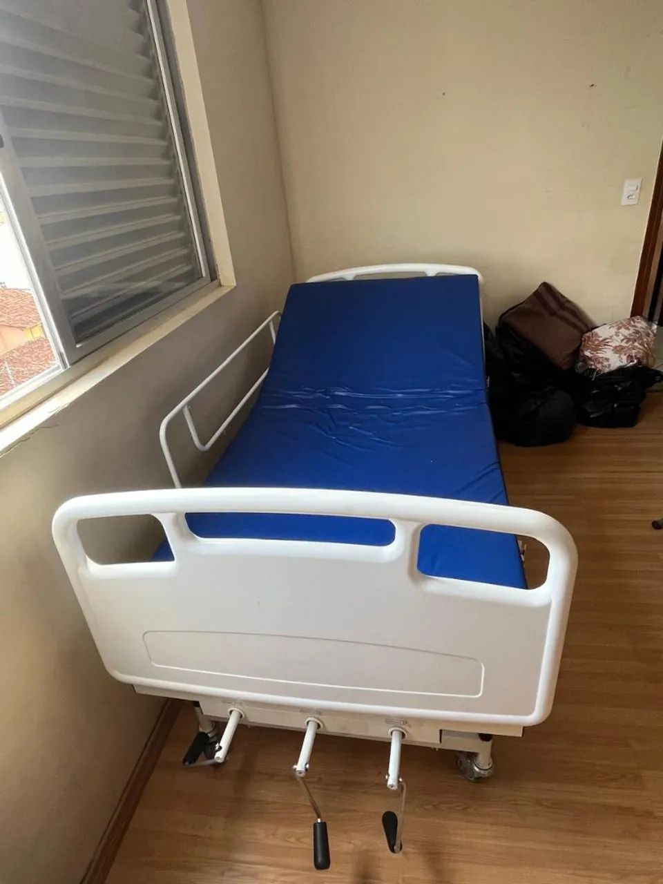 Vendo cama hospitalar manual ótima - Foto 3