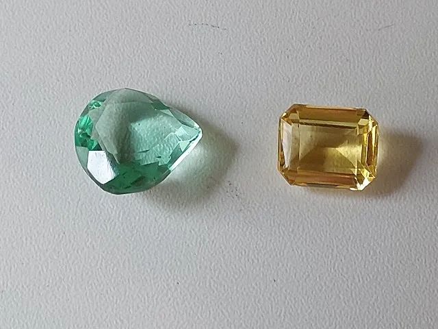 2 Belos Topázios:  Amarelo e Verde