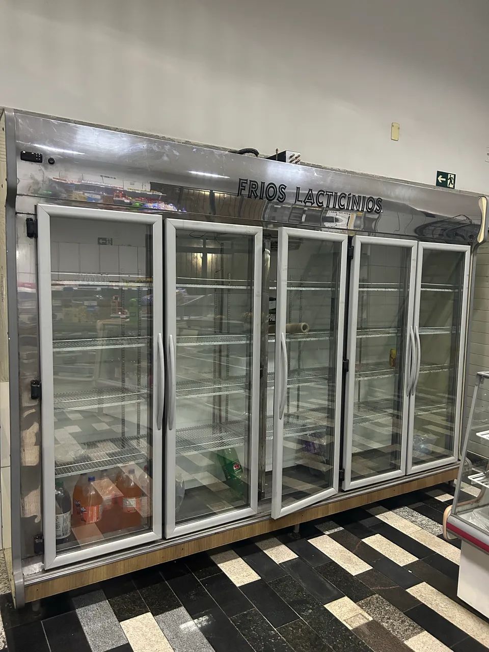 Expositor Refrigerado Vertical 5 Portas para Frios e Laticínios - Foto 2