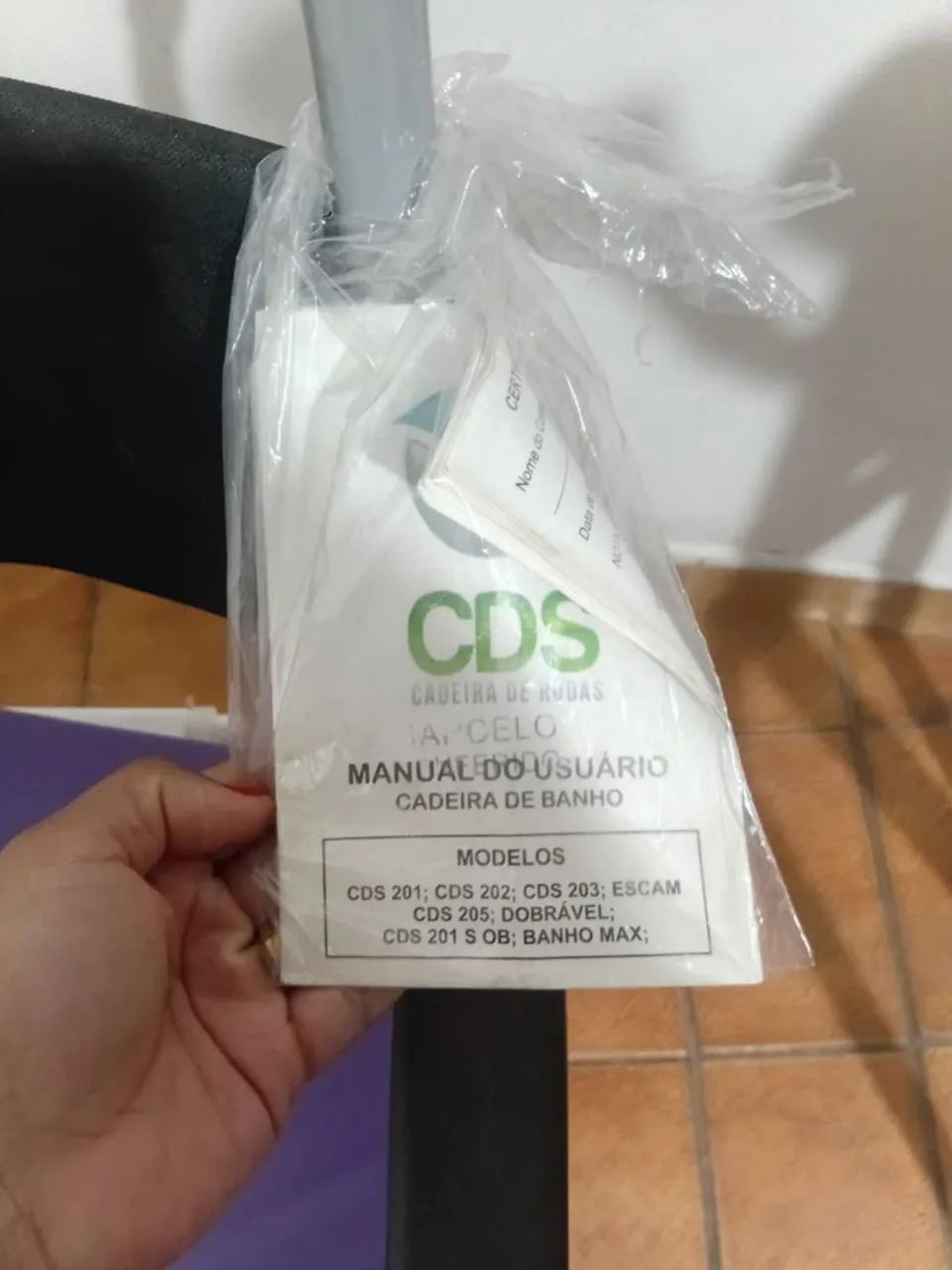 Cadeira de Rodas Banho -Semi Nova - Foto 3