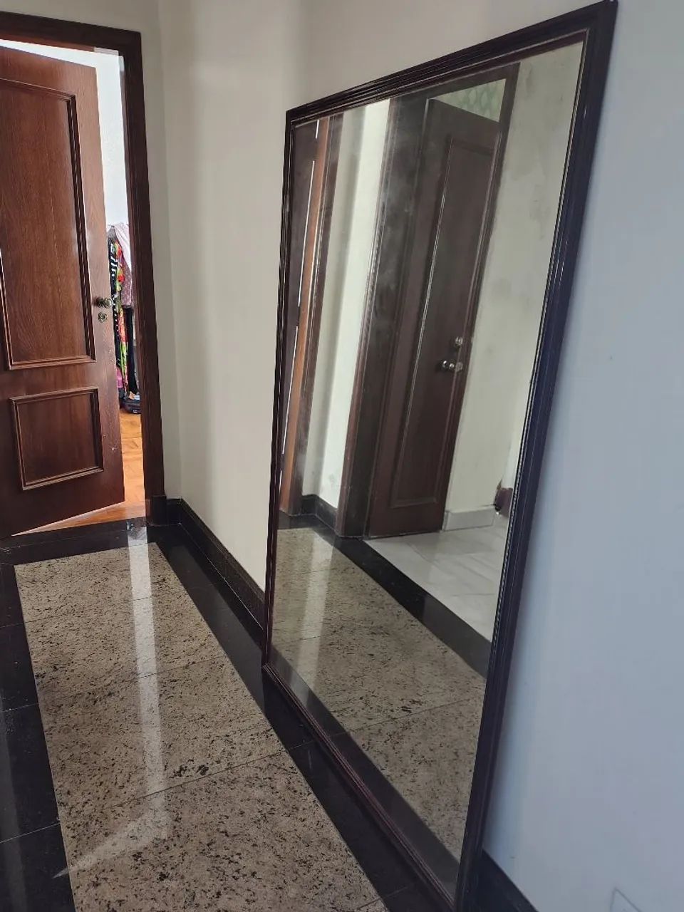 Espelho com moldura 