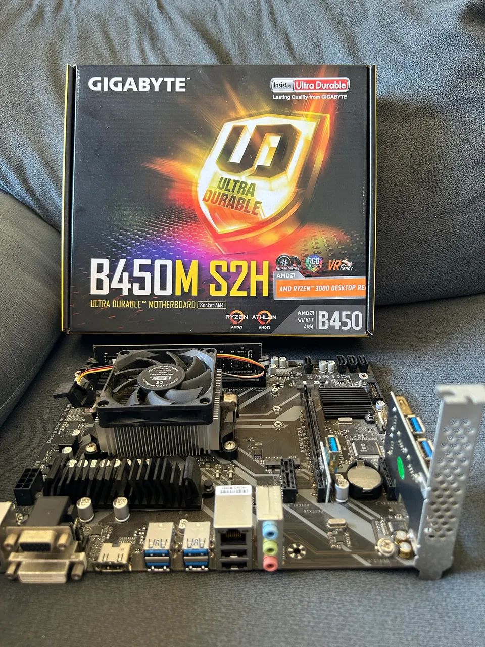 Placa-Mãe Gigabyte B450M S2H - Foto 2