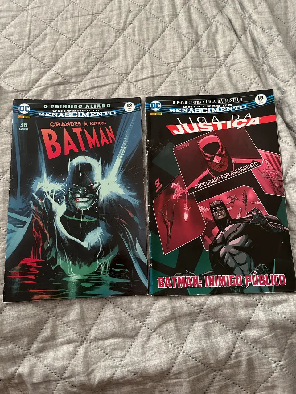 3 HQS de capa mole( 2 batman e 1 deadpool)  - Foto 3