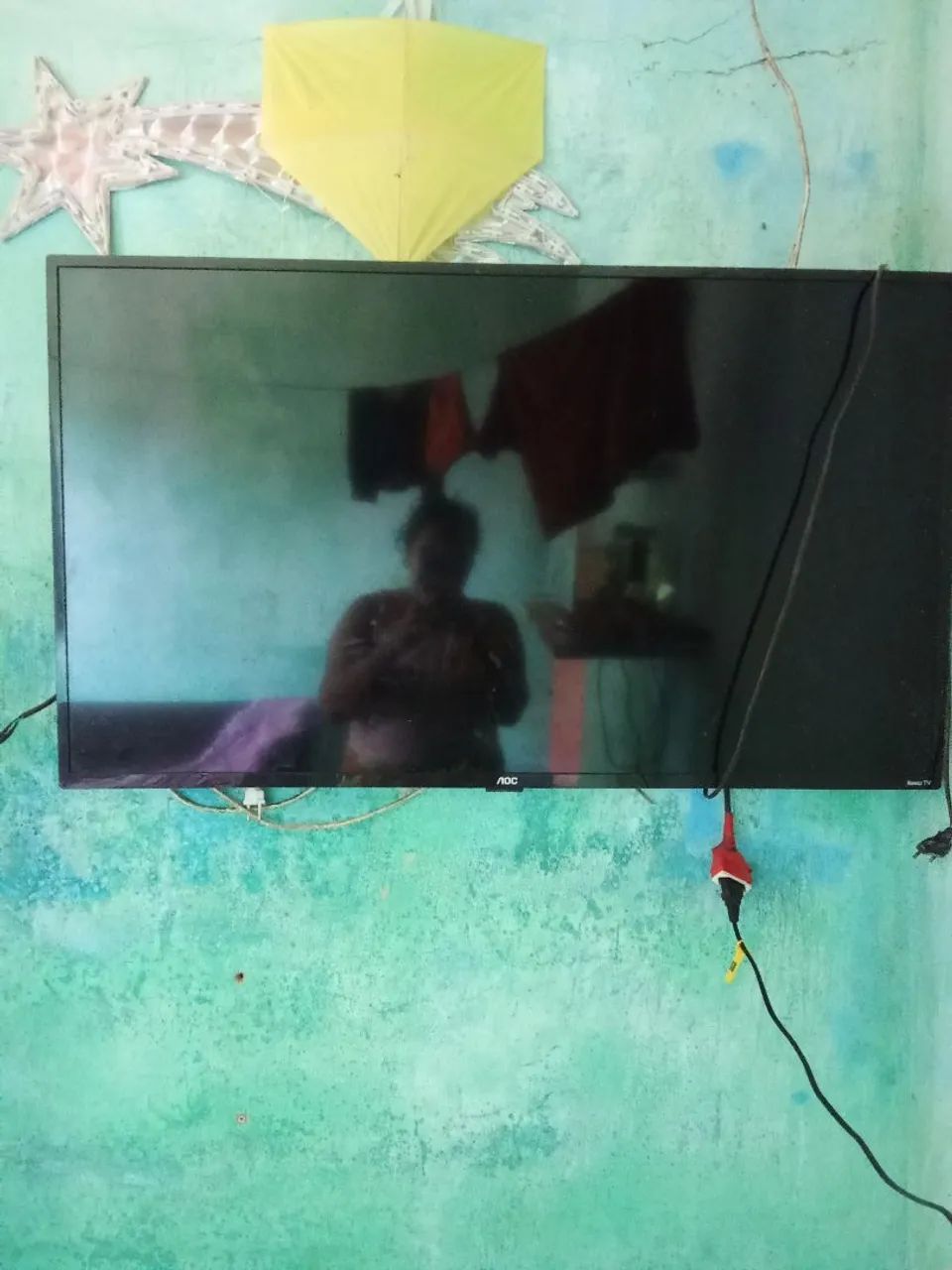 VENDO TV AOC 43 POLEGADAS COM DEFEITO NA TELA - Foto 2