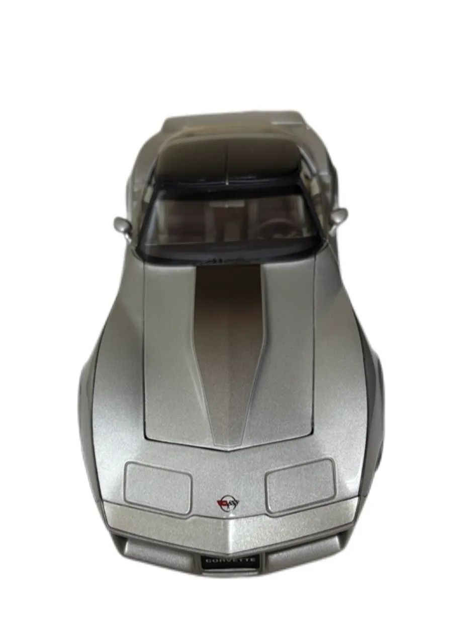Miniatura Chevrolet Corvette 1982 - AUTOart 1:18 - Hobbies e