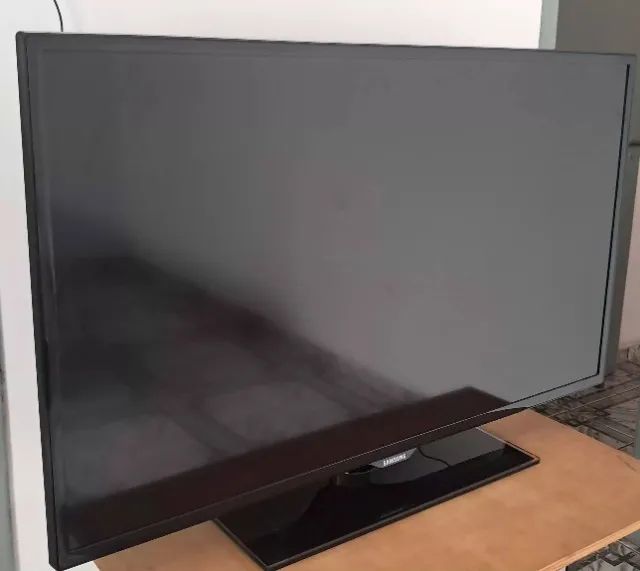 TV Samsung  40pol, não  é  smart 