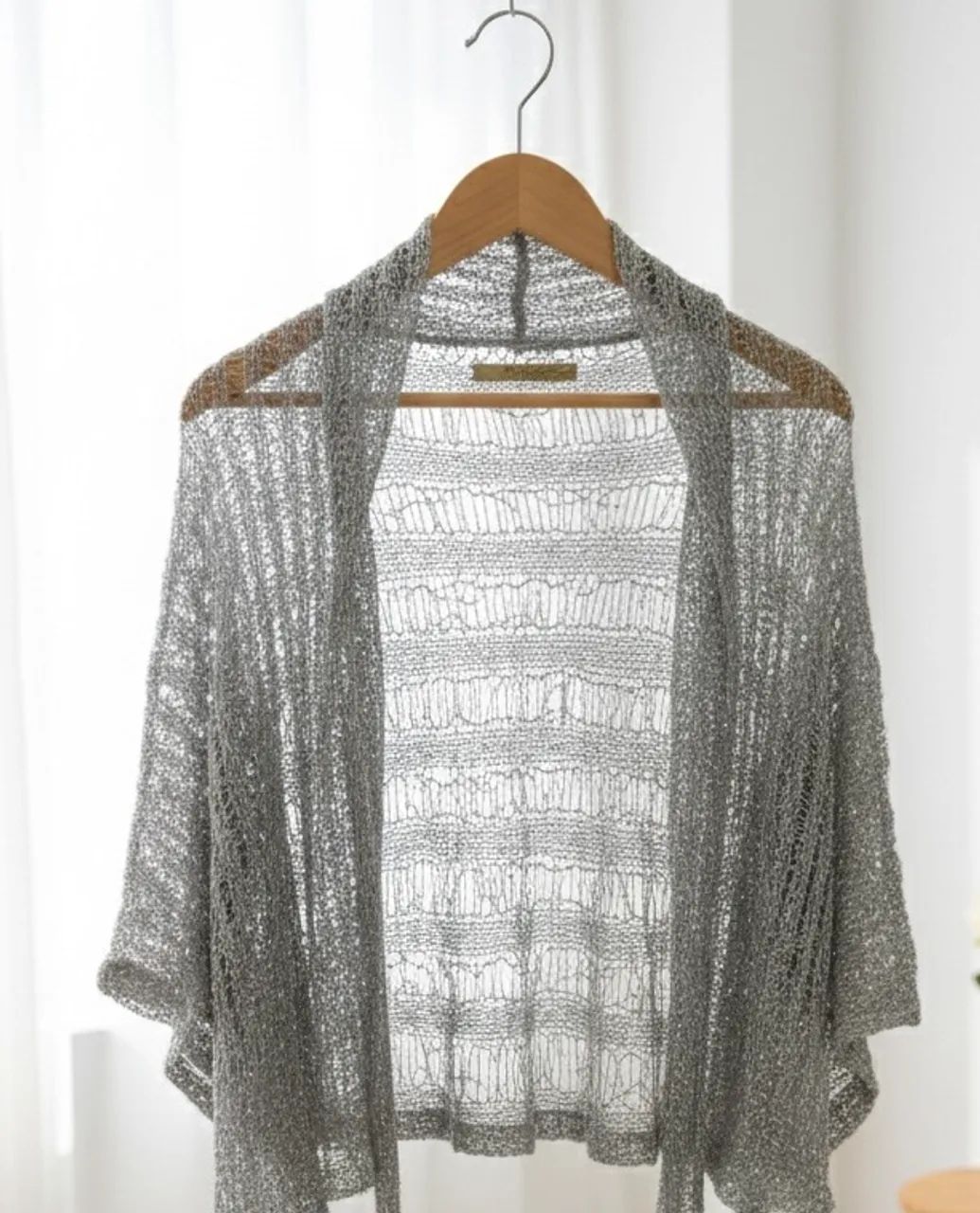 Blusa de sobreposição, marca Shoulder, NOVA, tamanho único.