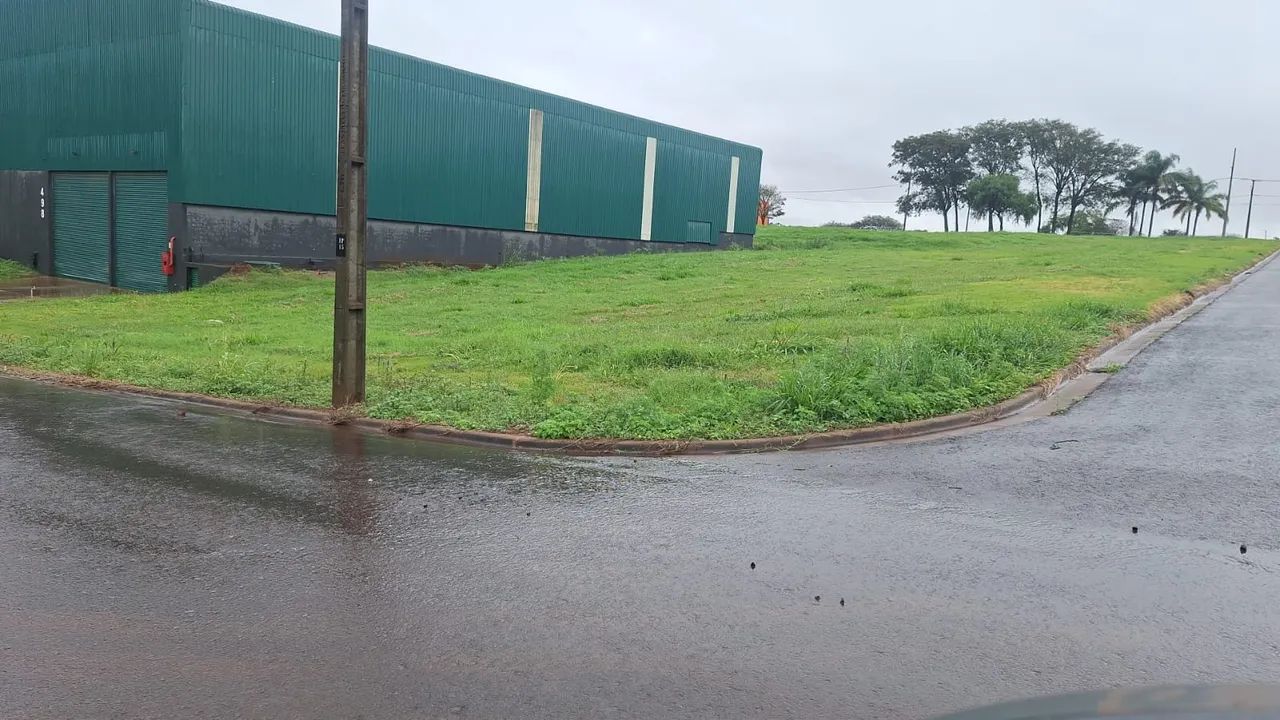 TERRENO DE 1.270 m²  ALPHA EMPRESARIAL
