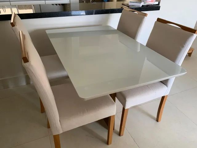 Mesa de Jantar com tampo de vidro e 4 cadeiras. Medidas 120x80. - Foto 4