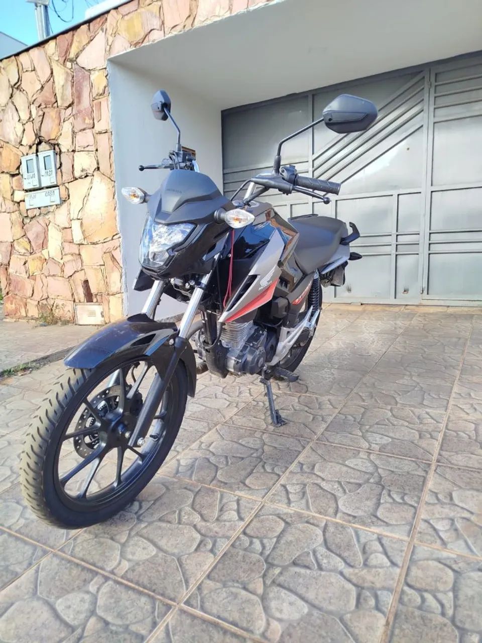 Titan  - Foto 2