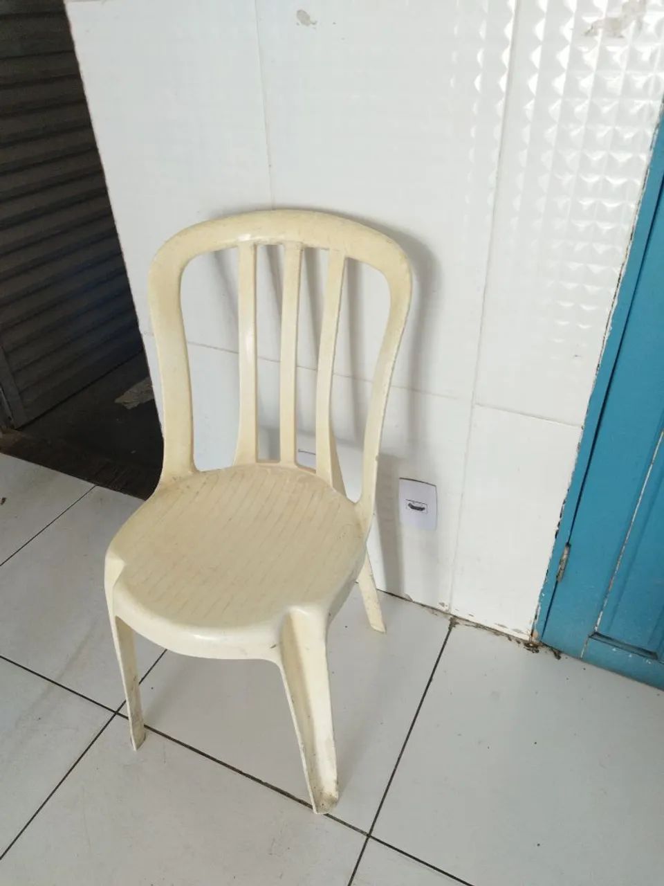 Kit 4 Cadeiras de plástico 