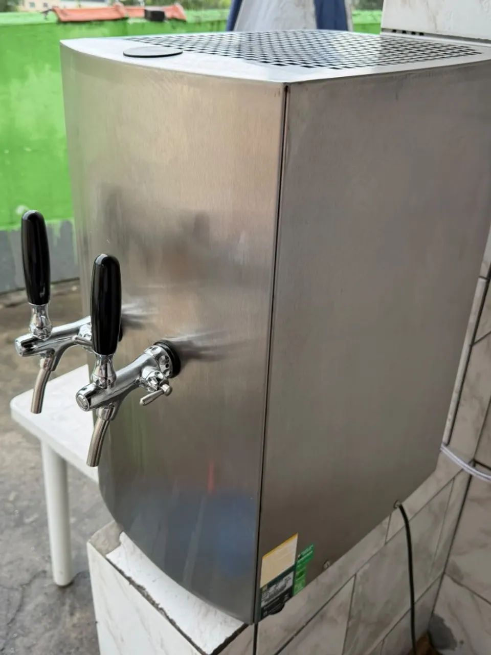 Vendo chopeira elétrica semi nova já vai com casco e cilindro  - Foto 3