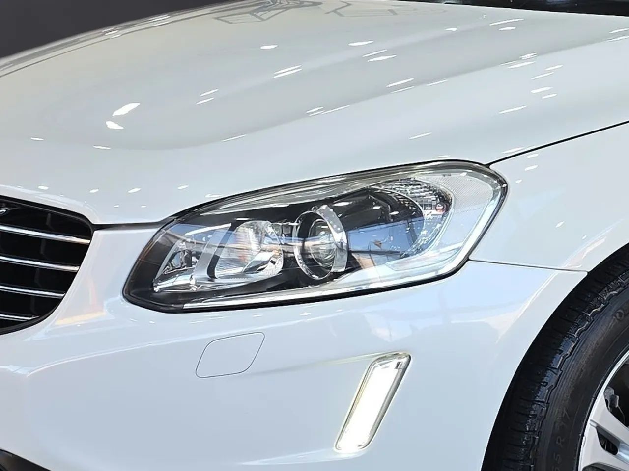 Volvo XC 60 T-5 R-DESIGN 2.0 FWD 5p, foto 9 de 13