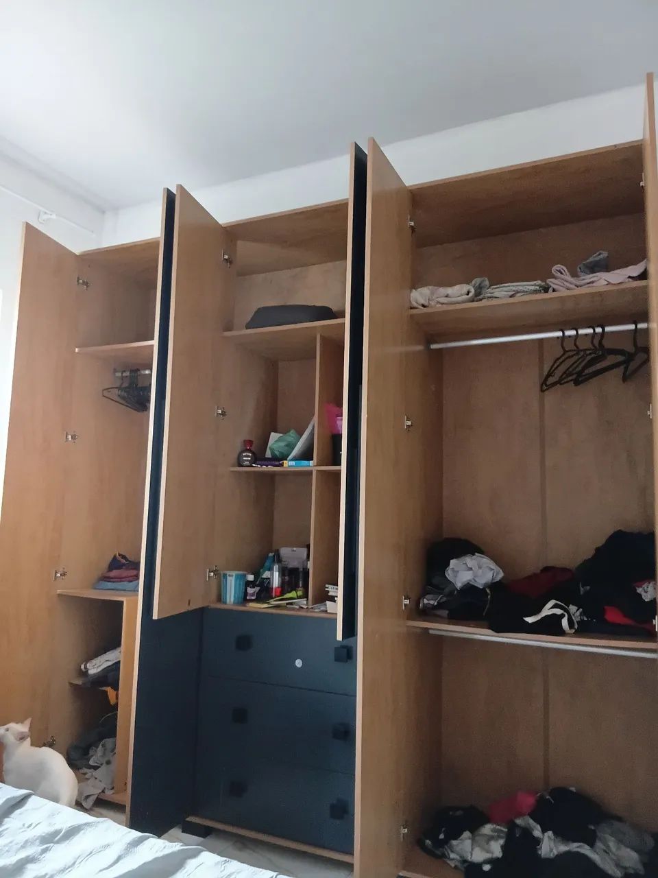 Vende-se um Guarda-roupa. 