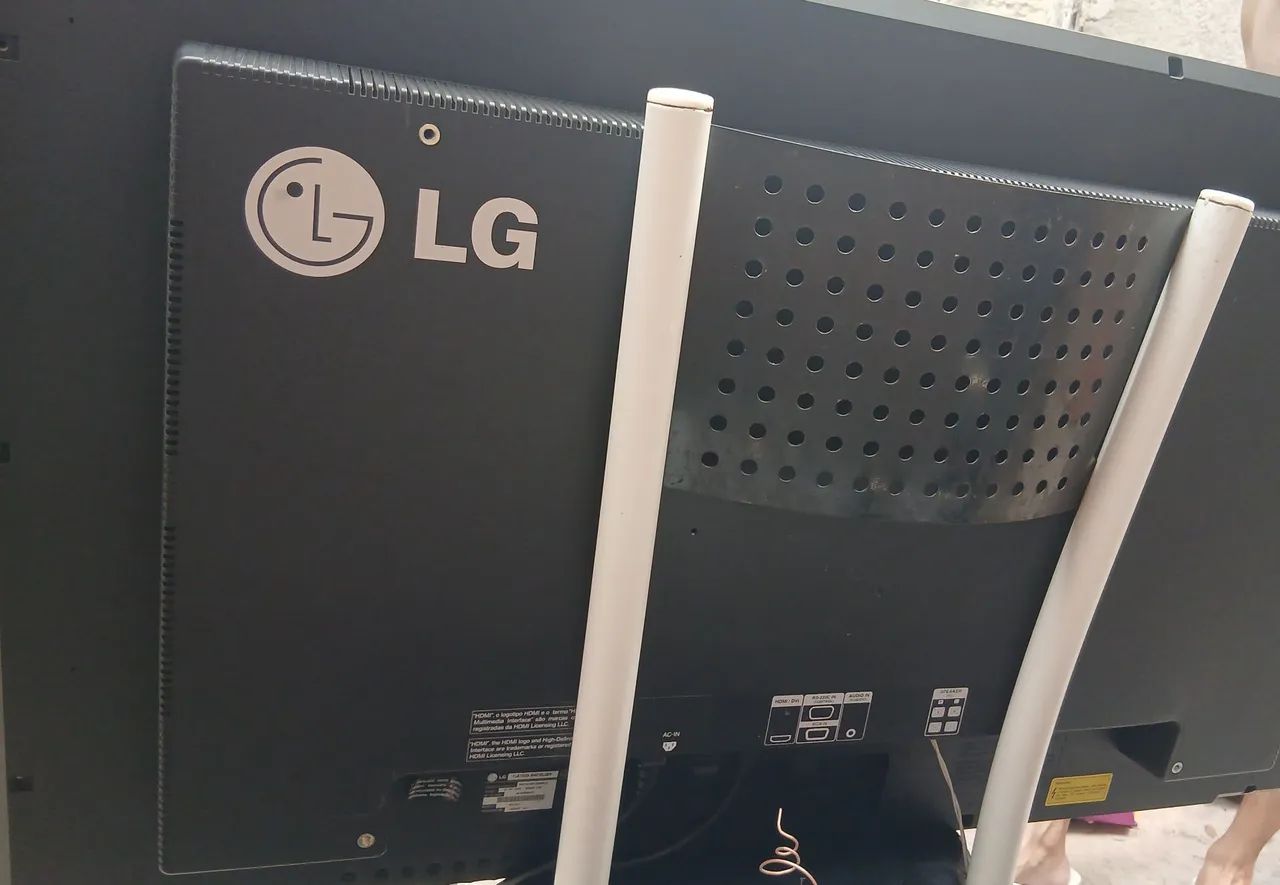 Monitor LG FLATRON M4210 LCBN 42 polegadas  - Foto 4
