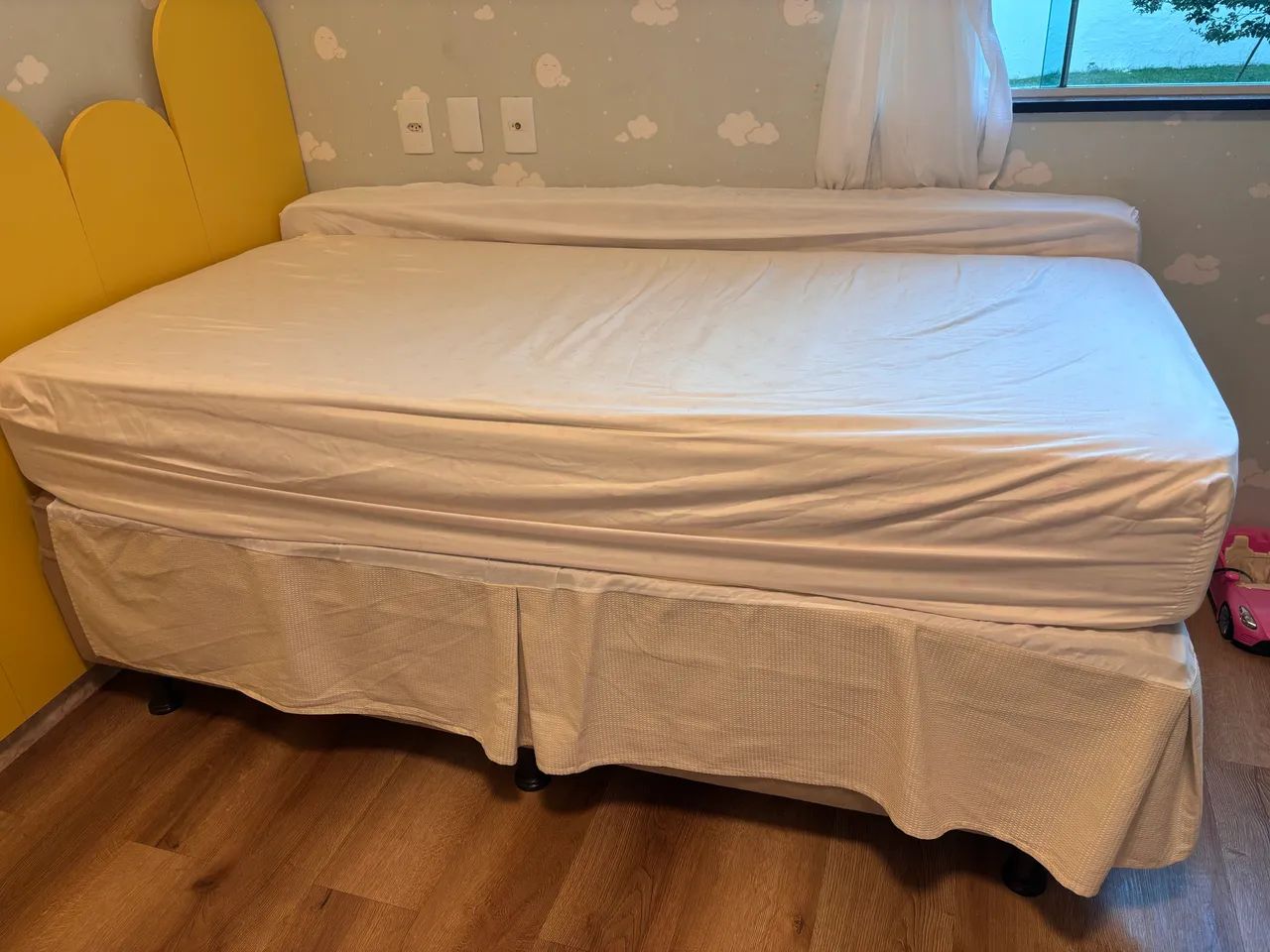 Vendo Cama Box solteiro com cama auxiliar ,