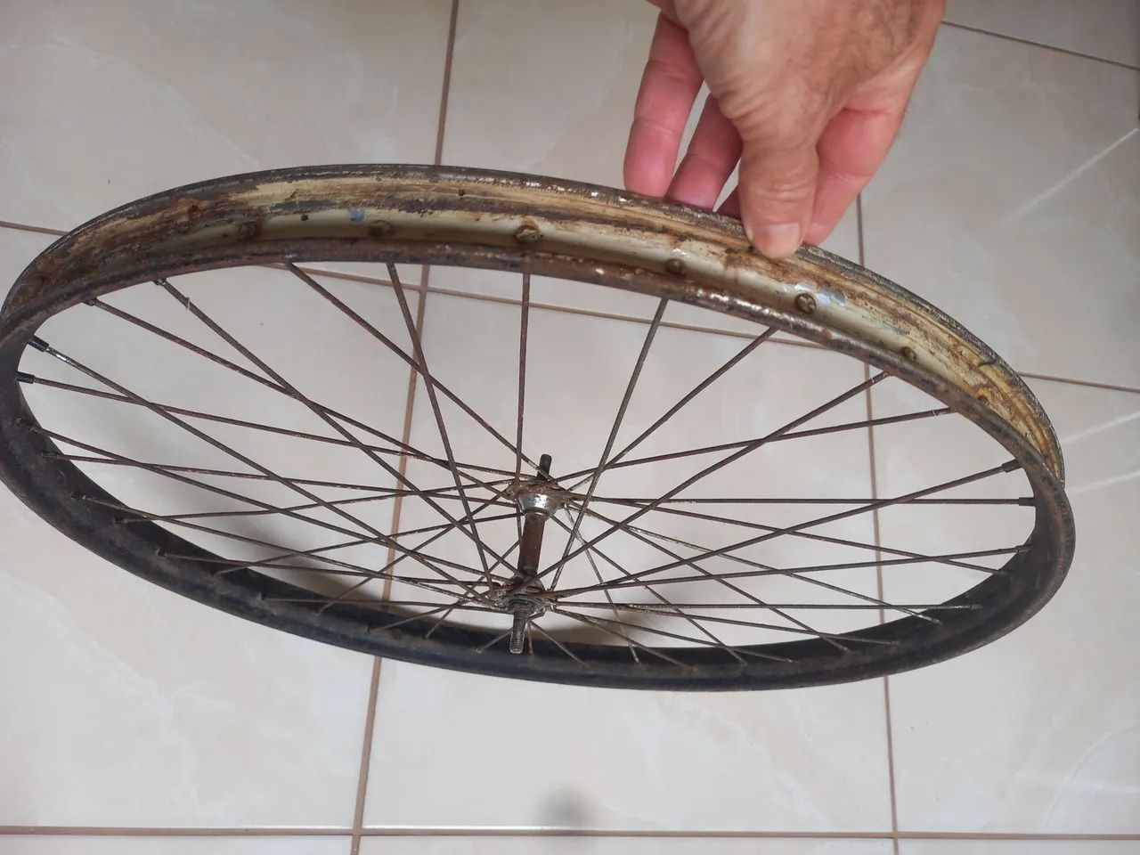 Roda de bicicleta barra forte antiga  - Foto 2