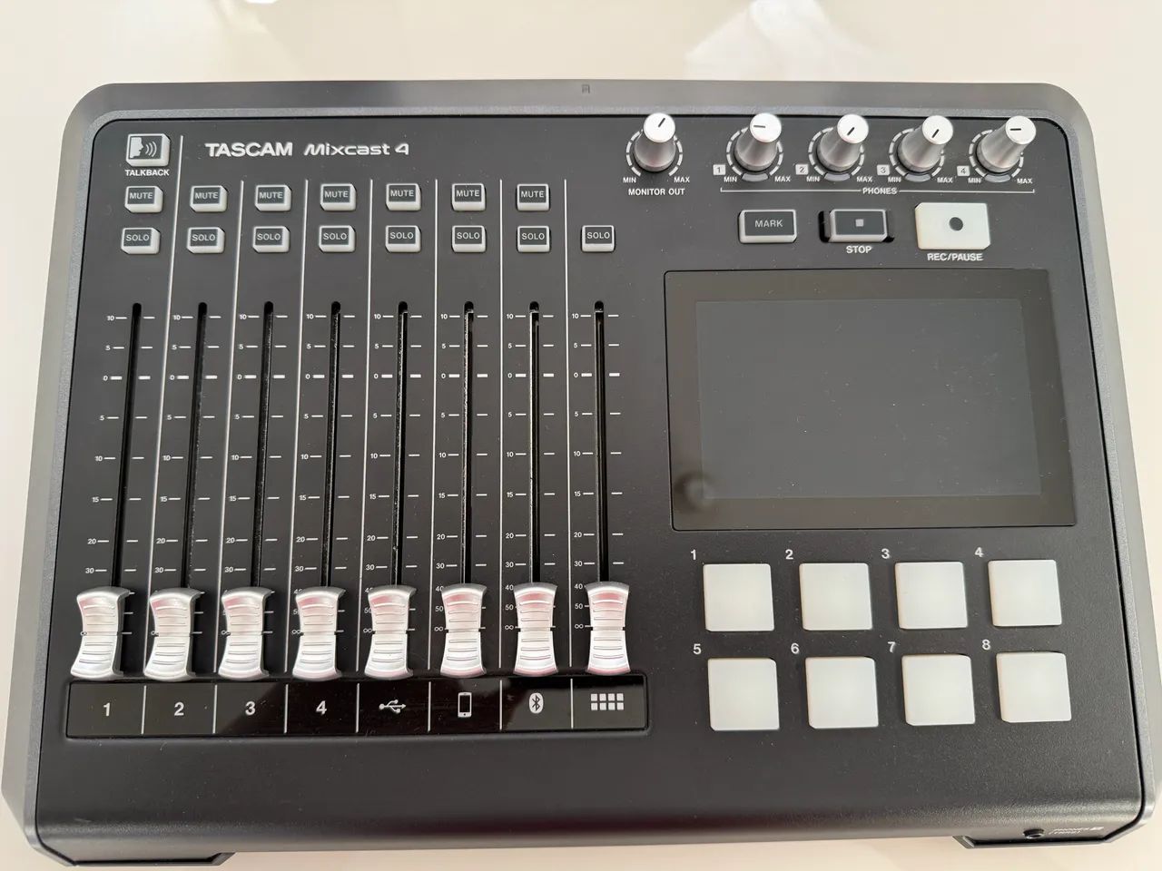 Mesa Tascam Mixcast 4