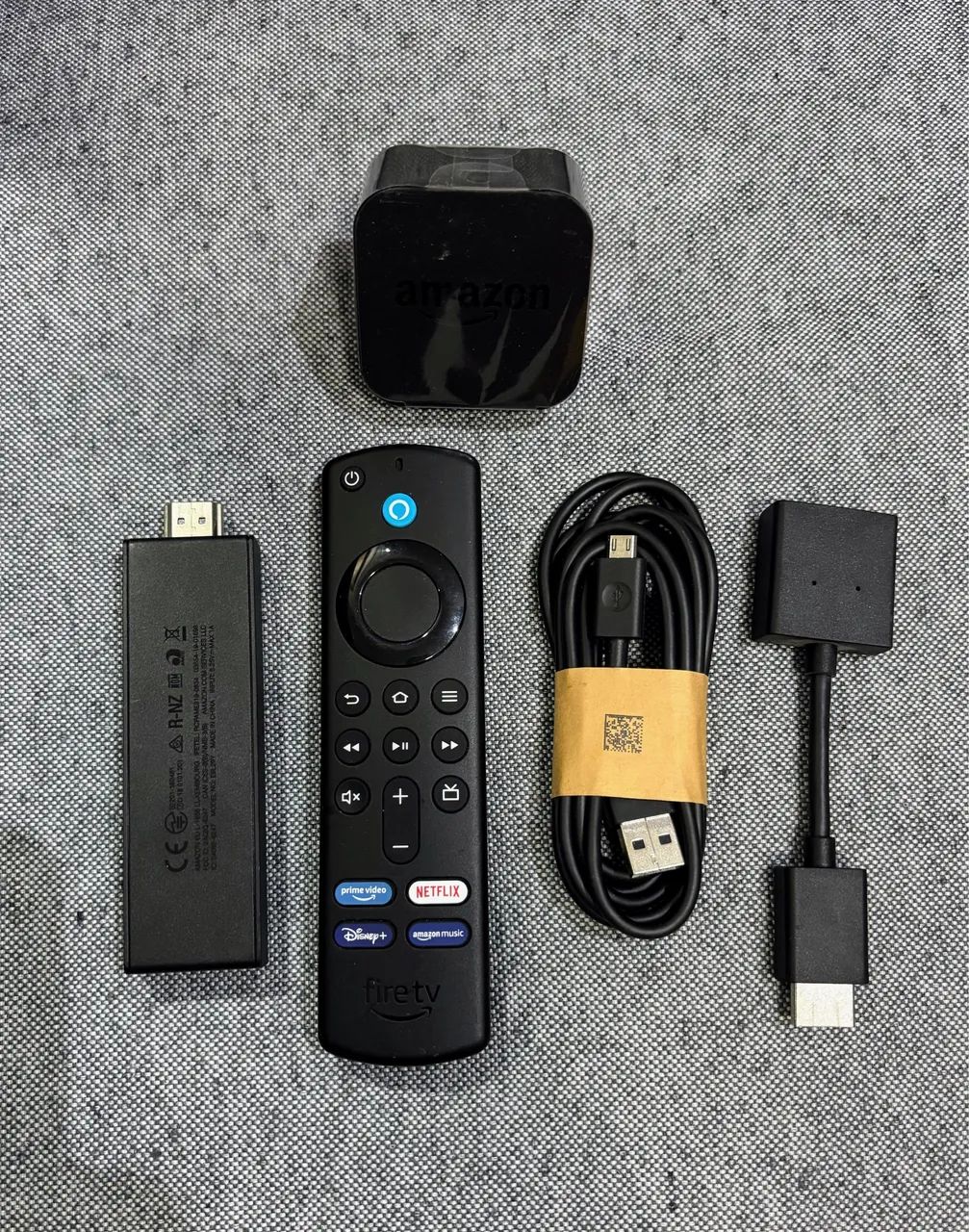 Fire TV Stick Amazon 4K Ultra HD com Controle por Voz Alexa - Completo - Foto 2