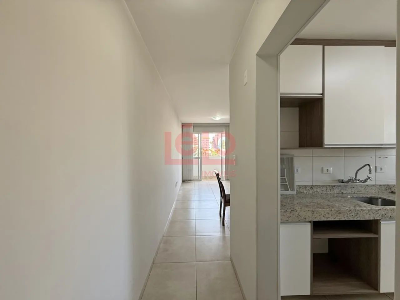 Apartamento mobiliado para alugar em Maringá, na Zona 07, com 2 quartos, suíte, sacada e g - Foto 3