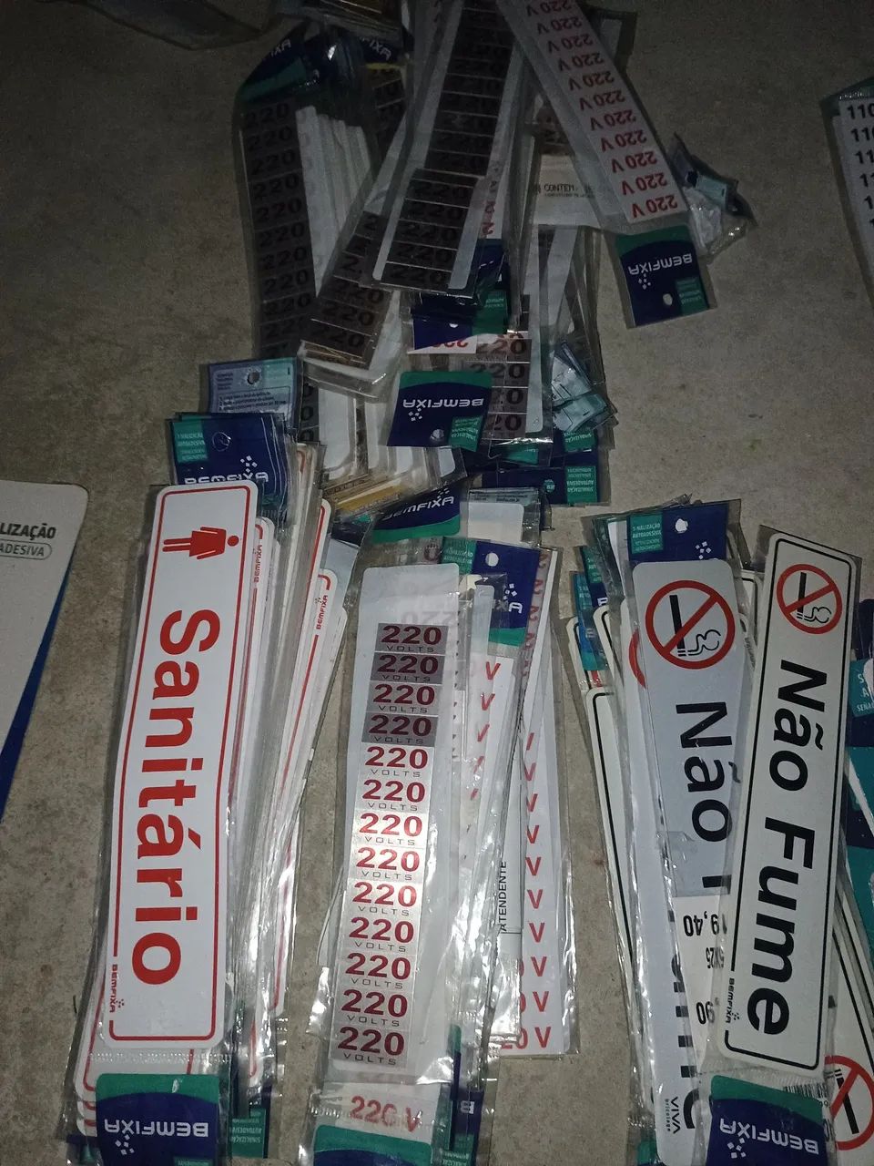 Vendo materiais diversos e placas de sinalização - Foto 2